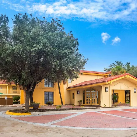 Hotel Super 8 By Wyndham Eagle Pass